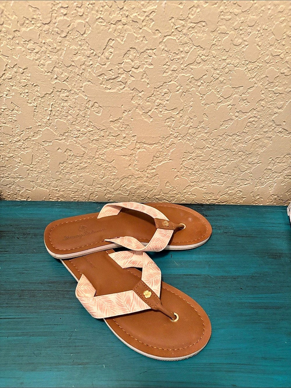 Tommy Bahama Pale Pink Hibiscus Sandals